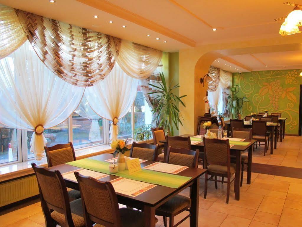 Amelia Zdroj Medical & Spa Iwonicz-Zdrój Exteriör bild